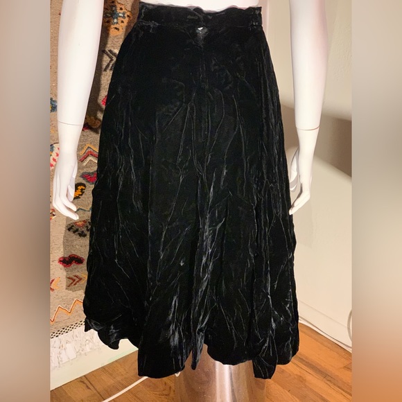 Luxurious Vintage Black Velvet Circle Skirt “Julian Keller” of California - Picture 2 of 4